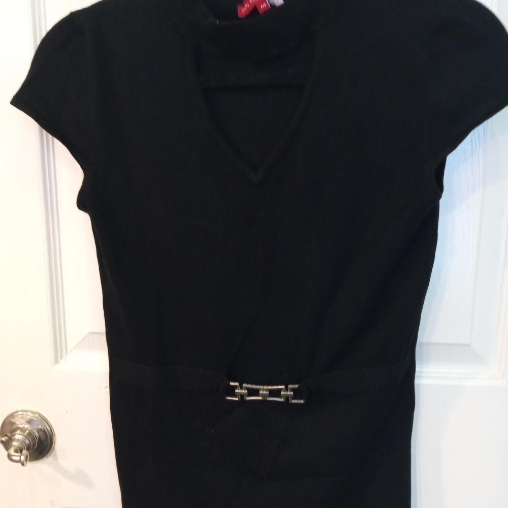 💫San-Francisco Adorable Women's Black V-Neck Top with Silver Accent - Picture 7 of 10